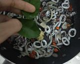 Foto langkah ke 5 dari resep Tumis Cumi Sederhana.