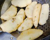 A picture of step 3 of Dahi Gujiya.