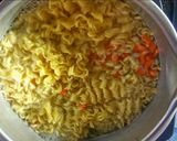 Foto langkah ke 2 dari resep Omlet Mie.