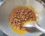 A picture of step 2 of Chickpea masala.