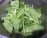 Hình bước làm 1 của món Lẩu gà lá é
