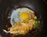 Foto langkah ke 4 dari resep Nasi Goreng Butter Garlic Jamur Paprika.