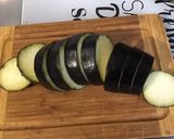 Une image de l'étape 2 de Frites d'aubergines au four aux herbes de Provence et épices.