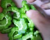 Foto langkah ke 1 dari resep Tumis Paria/Pare/Bitter Melon.