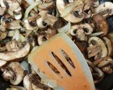 A picture of step 2 of Steak in mushroom sauce.