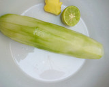 A picture of step 1 of Refreshing cucumber juice.