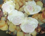 Foto del paso 8 de la receta: Huevos estrellados o rotos con jamón