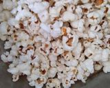 Foto langkah ke 3 dari resep Pop corn original dengan wajan biasa.