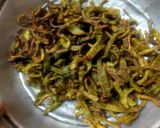 A picture of step 4 of Pyaaz Karele.
