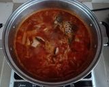 Hình bước làm 3 của món Canh kim chi đầu cá hồi