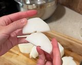 A picture of step 2 of Simmered Chicken and Daikon Radish.