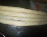 A picture of step 6 of Leopard print bread.