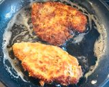 Parmezános csirkemell paradicsom szósszal, spagettivel recept fázis 3 fotója