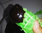 Foto langkah ke 3 dari resep Roti Jala Klasik Saus Coklat.