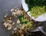 Foto langkah ke 3 dari resep Tumis kembang Daun pepaya,Teri dan tempe.