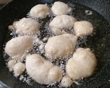 Foto del passaggio 4 della ricetta Frittelle di riso di  San Giuseppe