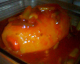Foto del paso 6 de la receta: Papa rellena bañada en salsa de tomate con cebolla cambray