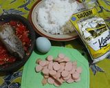 Foto langkah ke 1 dari resep Nasi Goreng Sosis Telur.