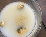 Hình bước làm 1 của món Trà sữa mật ong hoa cúc