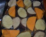Foto del paso 3 de la receta: Muslos de pollo con hierbas y vegetales