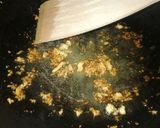 A picture of step 2 of Garlic sauteed green beans.