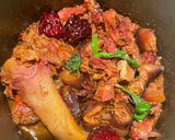 A picture of step 3 of Pork Hock Braised with Coke and Jujube.