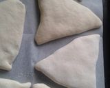 A picture of step 14 of Spinach Pastry Triangle.