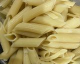 A picture of step 1 of White Sauce Pasta.