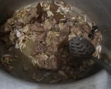 A picture of step 3 of Mutton yakhni pulao.