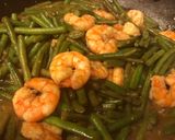 A picture of step 5 of Stir-Fried Garlic Shrimp with Green Beans.
