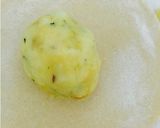 A picture of step 6 of Aloo Paratha.