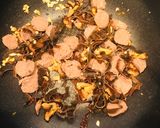 Foto langkah ke 2 dari resep Tumis Brokoli Bakso Jamur.