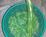 Foto langkah ke 1 dari resep Sayur Oyong Daun Kelor.