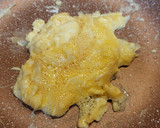 Foto del paso 2 de la receta: Huevo revuelto con sobrasada, queso y miel