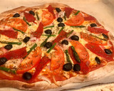 Foto del paso 4 de la receta: Pizza de bacon, pimientos asados, trigueros y mucho más