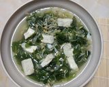 Foto langkah ke 5 dari resep Bening Bayam Tahu Putih.