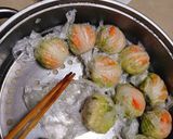Hình bước làm 3 của món Cải thảo cuộn thịt phiên bản con sò