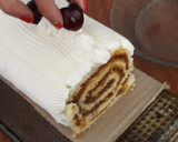 Foto del paso 9 de la receta: Pionono relleno de dulce de leche, decorado con crema chantilly