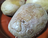 Foto del paso 1 de la receta: Pastel gratinado de patata y pollo trufado al pimentón