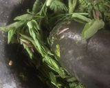 รูปขั้นตอนการทำที่ 4 ของ แกงเห็ดไข่ห่านไข่เหลืองใส่ยอดมะขาม