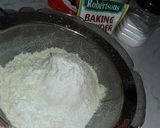 A picture of step 4 of Vanilla sponge cupcakes without milk.