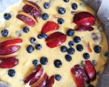 Foto del passaggio 1 della ricetta Torta allo yogurt pesche e mirtilli