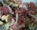 Hình bước làm 2 của món Su lơ xào thịt bò và nấm