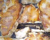 Foto del paso 6 de la receta: Bondiola con salsa de cebollas a la mostaza y papas al natural