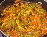 व्हेज शेज़वान फ्रॅंकी (Veg Schezwan Frankie recipe in marathi) रेसिपी स्टेप 2 फोटो