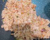Foto langkah ke 3 dari resep Nasi Goreng Telur dan Udang.