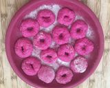 Foto langkah ke 4 dari resep Donat Buah Naga.