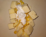 Foto del paso 2 de la receta: Empanada de queso con choclo