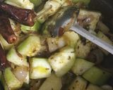 A picture of step 2 of Lauki do pyaza.