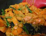 Foto langkah ke 2 dari resep Udang Bumbu Kuning.
